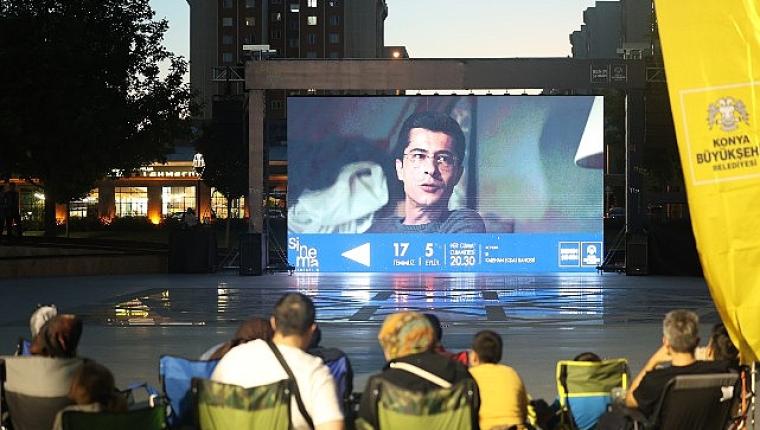 Konya Büyükşehir'in "Sinema Akşamları" Konyalıları Açık Havada Buluşturuyor