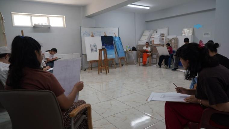 AKEM’de veliler ve çocuklar aynı atölyede resim eğitimi alıyor - Videolu Haber