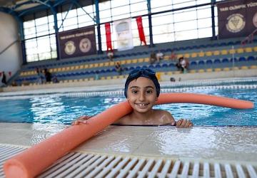 Minik yüzücüler Buca'da yetişiyor