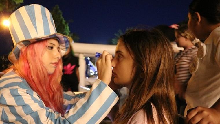 “Büyükşehir Çocuk Şenliği Gördes'te" Çocuklara Unutulmaz Bir Akşam Yaşattı
