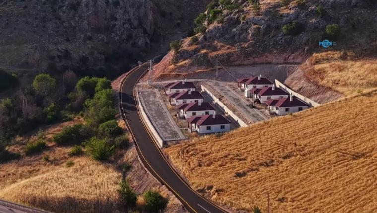 Kahta Kavaklı Köyü’nde sıcak asfalt çalışmaları sürüyor - Videolu Haber