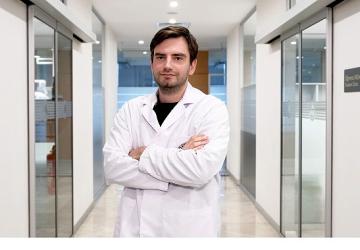Çocuklar, Açık Hava Kütüphanesi'nde kitap okuma alışkanlığı kazanıyorlar