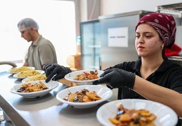 Ekonomik krizin ortasında sıcacık bir dayanışma