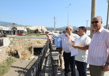 Edremit'te trafiği rahatlatacak yan yol çalışması