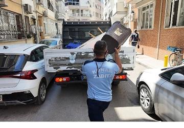 Konak zabıtasından kaldırım işgallerine karşı sıkı denetim