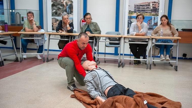 Karşıyaka'da afetlere karşı gönüllü seferberliği büyüyor