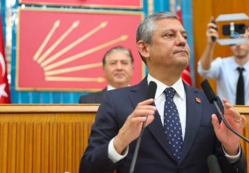 Özgür Özel’den veda: ‘Bu kürsüye vakti gelmiş bir vedanın hüznünü taşıyarak çıktım’