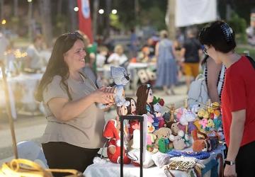 Konak'ın Gece Kermesi ile 150 kadının emeği kazanca dönüşüyor