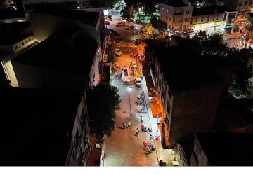 Seferihisar'da kapsamlı yol yıkama çalışmaları aralıksız sürüyor