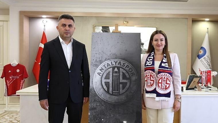 Başkan Vekili Büşra Özdemir'e Antalyaspor yönetiminden teşekkür ziyareti