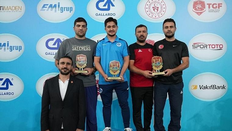Kartepeli Güreşçilerden Madalya Yağmuru