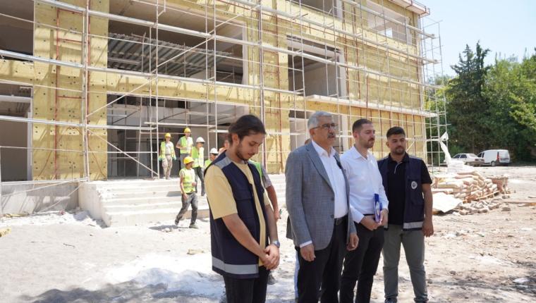 Başkan Hallaç, Gençlik Merkezi inşaatında incelemelerde bulundu