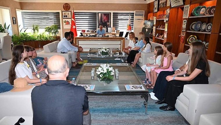 Ukraynalı çocuklar Kemer'de moral depoladı