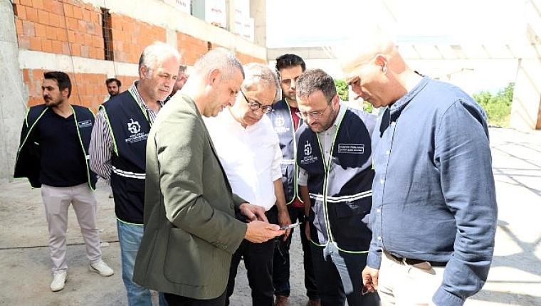 Baraçlı'dan Gölcük'teki projelere yakın takip