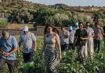 Başkan Denizli'den Çeşme'nin Yerel Değerlerine Tarımsal Destek