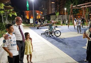Başkan Özgökçen, Pekyatırmacı ve Bağcı Şefikcan Parkı'nda Vatandaşlarla Bir Araya Geldi