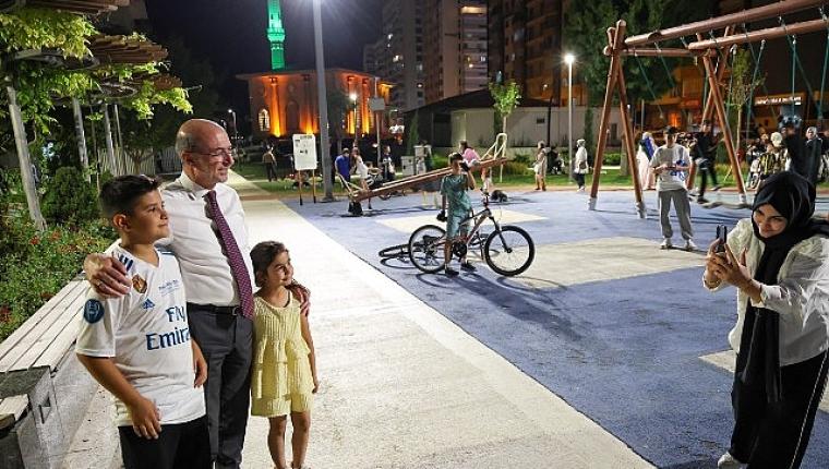 Başkan Özgökçen, Pekyatırmacı ve Bağcı Şefikcan Parkı'nda Vatandaşlarla Bir Araya Geldi