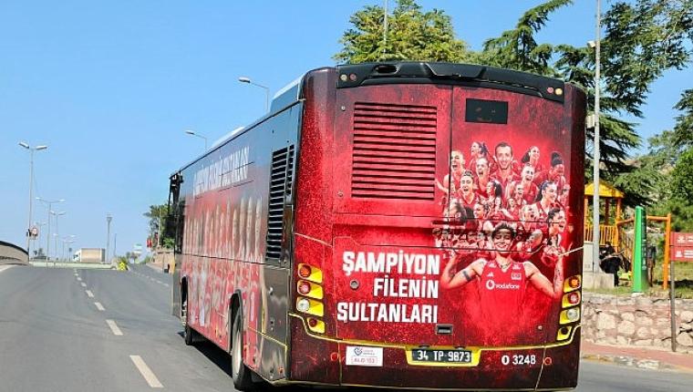 Şampiyonlar, İETT ile İstanbul'da
