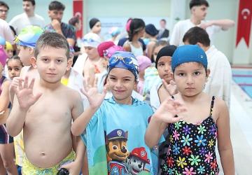 Osmangazi'de Geleceğin Yüzücüleri Sertifikalarını Aldı
