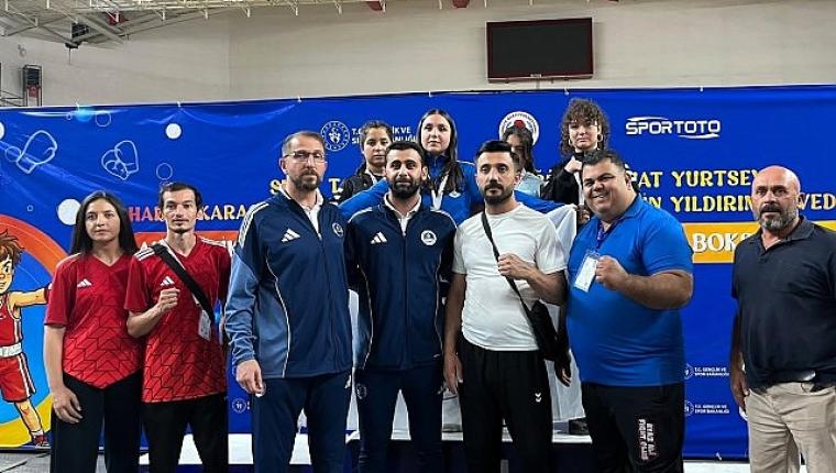 Kürsülerde yine Kağıtspor var