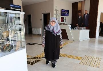 82 Yaşındaki Kadın, Sporla Bastonunu Attı