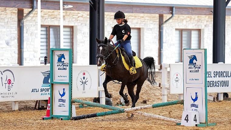 Aliapark Atlı Spor Kulübü'nde ilk lisans sınavı gerçekleştirildi