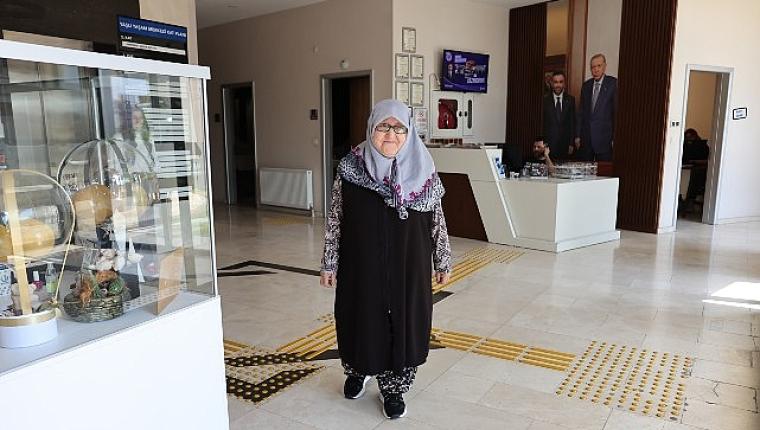 82 Yaşındaki Kadın, Sporla Bastonunu Attı