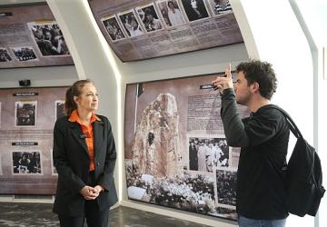 Karşıyaka'da rehberli turlar yeni rotayla devam ediyor: “Atatürk'ün Adımlarıyla Karşıyaka"