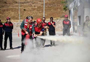 İtfaiye Haftası'nda Dikili'de nefes kesen tatbikat