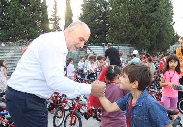 Arabeskin Usta İsmi Cansever Gözyaşları Arasında Son Yolculuğuna Uğurlandı