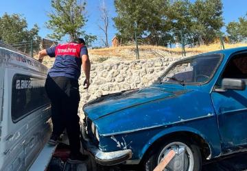 Seyir halindeki otomobil alev aldı