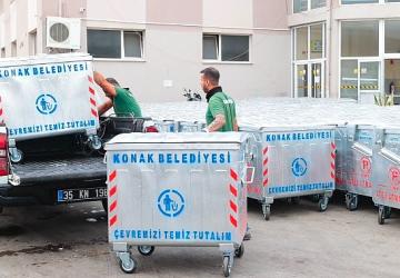 Konak'ta konteynerler yenilenmeye devam ediyor