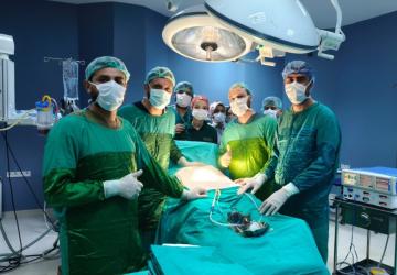 Kahta'da 82 yaşındaki hastanın mesanesinden 42 parça taş çıkarıldı