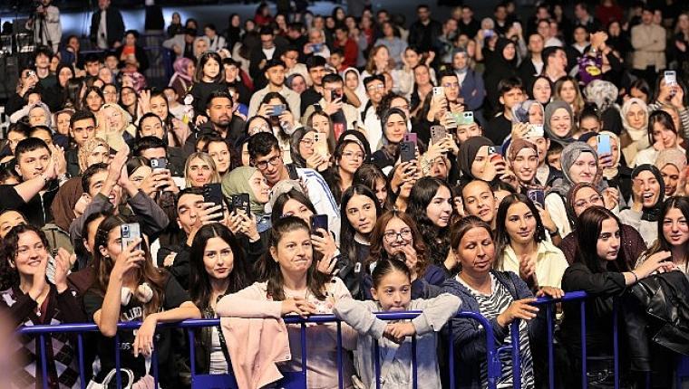 Keçiören'de YKS ve LGS Öğrencilerine Eğlence Dolu Motivasyon Programı