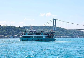 Yüzlerce çocuğun sünnet şöleni Boğaz turuyla taçlandı