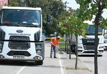 Osmangazi Belediyesi'nden Sıcak Havalarda Yeşil Alanlara Can Suyu 