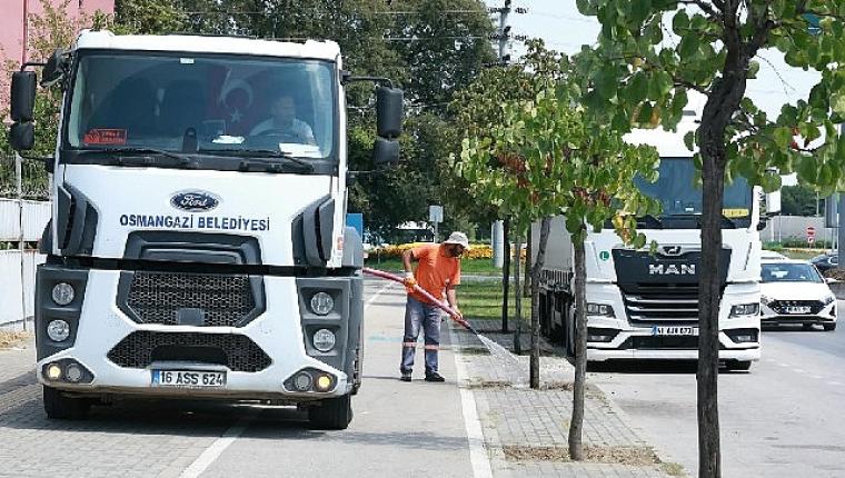 Osmangazi Belediyesi'nden Sıcak Havalarda Yeşil Alanlara Can Suyu 