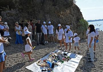 Büyükşehir'den 'Kıyı Temizliği Günü'nde sahil temizliği
