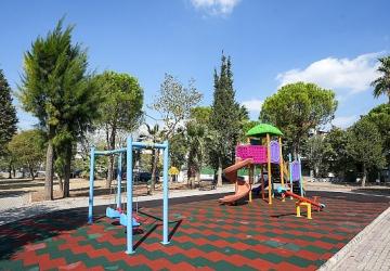 Gaziemir'in parklarında bakım ve yenileme çalışması