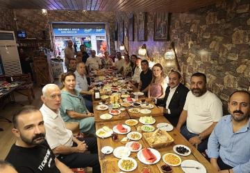Başkan Mutlu, Tarihi Çarşı'da esnafla buluştu: “Kemeraltı, en büyük zenginliğimiz"