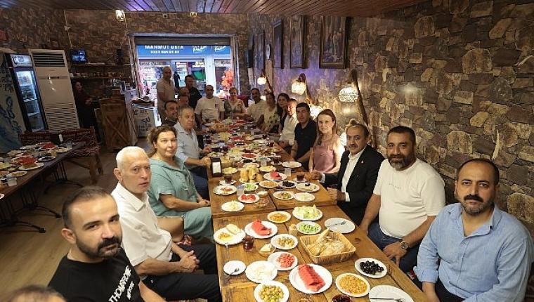 Başkan Mutlu, Tarihi Çarşı'da esnafla buluştu: “Kemeraltı, en büyük zenginliğimiz"