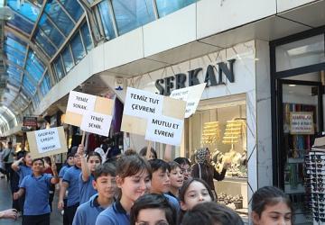 İnegöl'de Temizlik Seferberliği Çarşıda Devam Etti