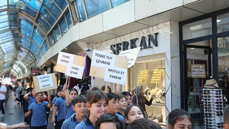 İnegöl'de Temizlik Seferberliği Çarşıda Devam Etti
