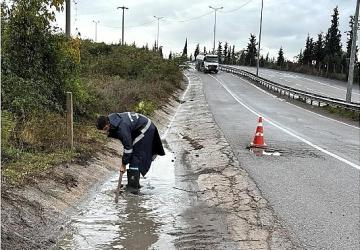 Büyükşehir'den sağanak sonrası yoğun çalışma