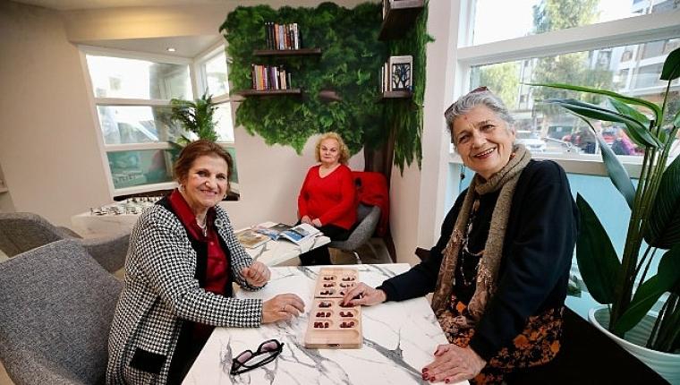 Karşıyaka'nın çınarları 'Emekli Yaka'da buluşuyor