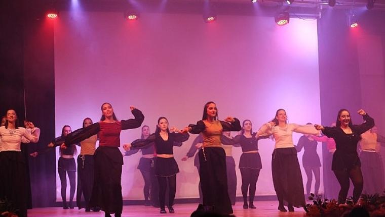 Karşıyaka'da halk dansları kurslarına rekor kayıt!