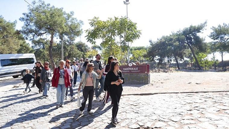 İzmirliler, Kültürel Miras Gezileriyle Konak'ı keşfediyor
