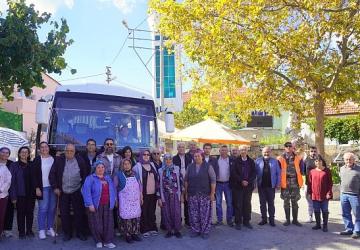 Seferihisar Belediye Başkan Vekili Fuat Gümüş, Gödence Üretici Pazarı'nı ziyaret ederek üreticilerle bir araya geldi.