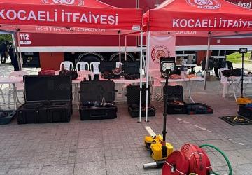 Kocaeli meydanları İtfaiye Haftası'nda renklendi