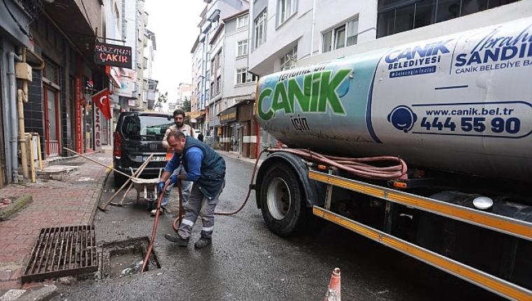 Canik Belediyesi'nden Sağanak Mesaisi: Mazgallar Temizleniyor